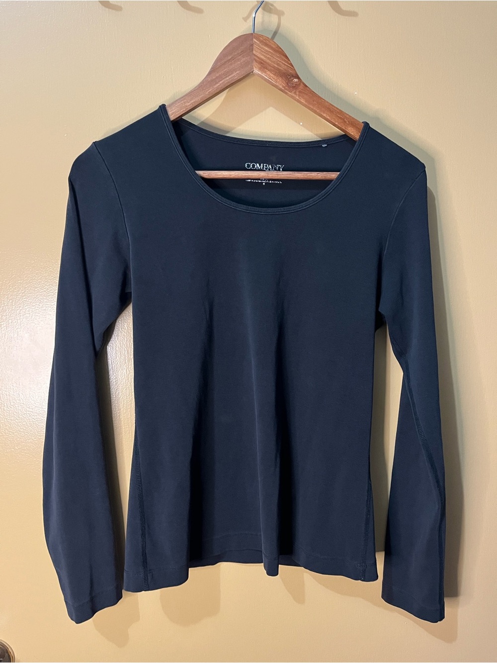 Black Long Sleeve Scoop Neck Top
